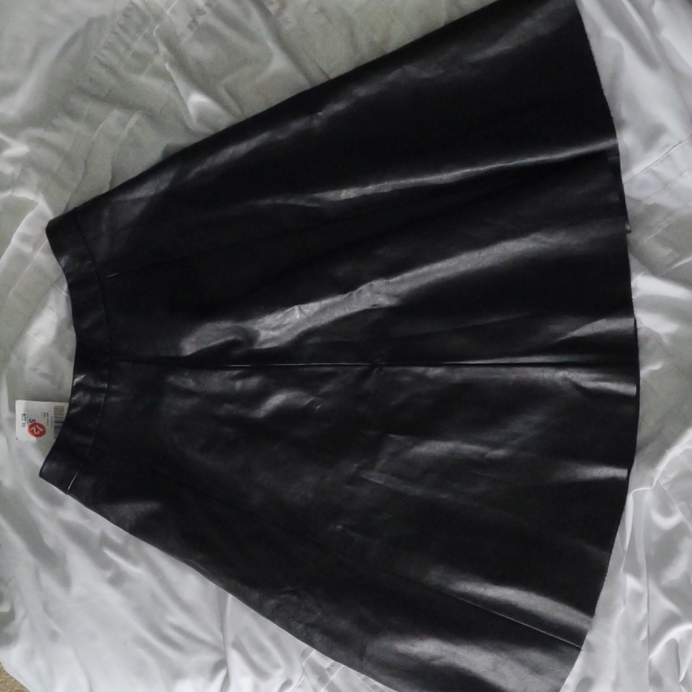 Midi black skirt